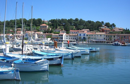 Saint-Mandrier-sur-Mer Apartment | air-conditioned apartment with terrace port of saint Mandrier