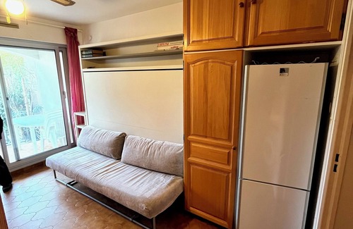 Saint-Mandrier-sur-Mer Apartment | Air-conditioned studio 200 m from the beach