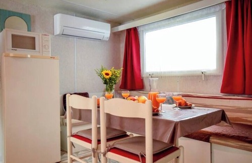 Sainte-Eulalie-en-Born Apartment | Air-conditioned mobile home, 3* campsite, 15 mins from Mimizan