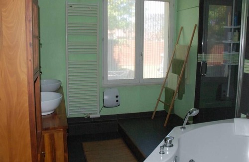 Saint-Medard-d'Eyrans House | Air-conditioned house with swimming pool and large garden near vineyards 15min Bordeaux