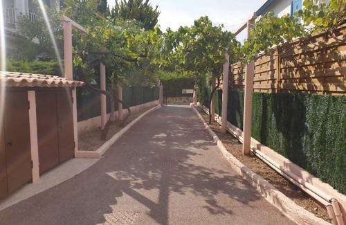 Mandelieu-la-Napoule Beach Apartment | Air-conditioned and a 5-minute walk from the beach.