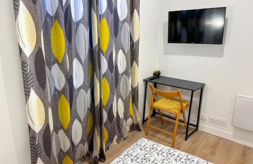 Saint-Pierre-du-Perray House | Air-Conditioned Apart 10 Pers,40min Paris, Orly 20min, Disneyland 40min