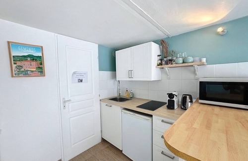 Carnoux-en-Provence Apartment | Air-conditioned studio near Cassis