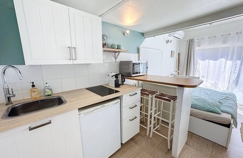 Carnoux-en-Provence Apartment | Air-conditioned studio near Cassis