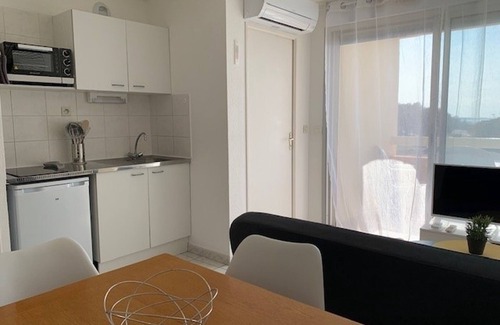Balaruc-les-Bains Apartment | Air-conditioned apartment in Balaruc-les-Bains with balcony, parking, and pets allowed