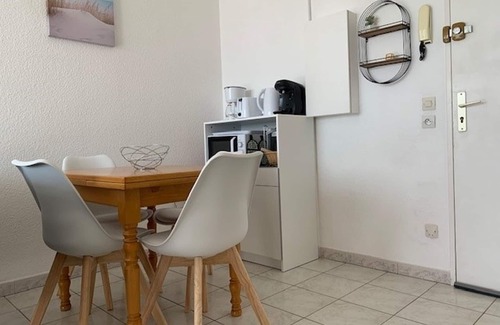 Balaruc-les-Bains Apartment | Air-conditioned apartment in Balaruc-les-Bains with balcony, parking, and pets allowed