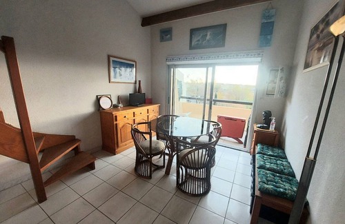 Marseillan Plage Apartment | Air-conditioned 2-Room Mezzanine Apartment with Terrace & Pool Access