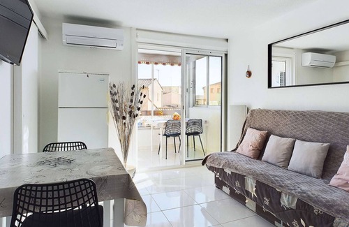Marseillan Plage Apartment | Air-conditioned 2-room + cabin apartment with parking in the heart of Marseillan-Plage