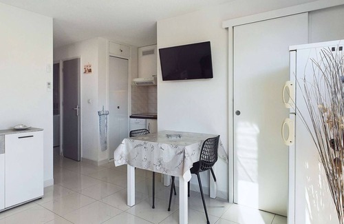 Marseillan Plage Apartment | Air-conditioned 2-room + cabin apartment with parking in the heart of Marseillan-Plage