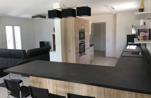 Puget-sur-Argens House | Air-conditioned detached villa with secure/heated swimming pool and large garden