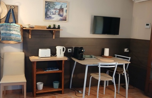 Sisco Apartment | Air-conditioned 20m2 studio with swimming pool and free parking, equipped for PMR.