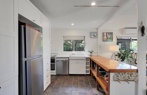 Point Lookout House | Air conditioned and handy to all amenities. Walk to beach.