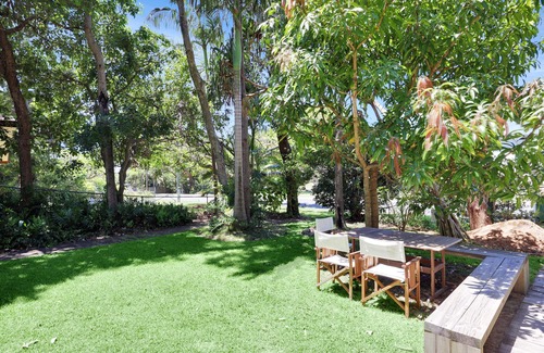 Point Lookout House | Air conditioned and handy to all amenities. Walk to beach.