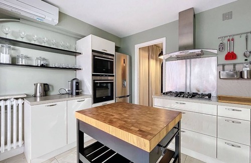 Antibes City Centre Apartment | Air-conditioned apartment near Antibes port and old town