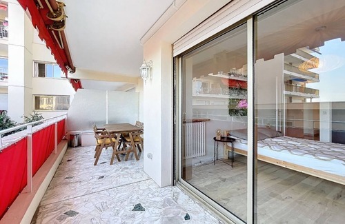 Antibes City Centre Apartment | Air-conditioned apartment near Antibes port and old town