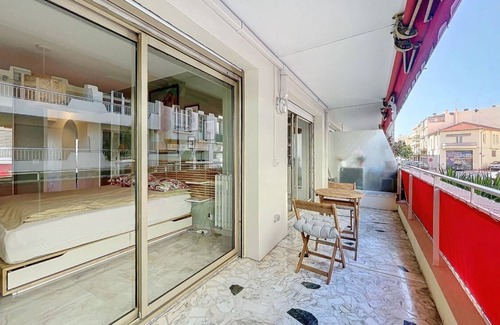 Antibes City Centre Apartment | Air-conditioned apartment near Antibes port and old town