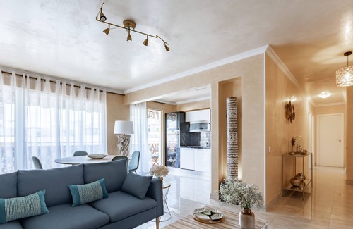 Nice City Centre Apartment | Air-conditioned apartment with terrace sea view