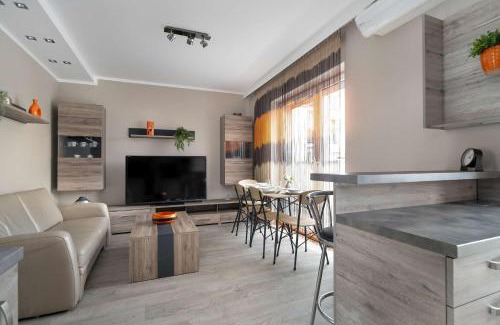 Stare Miasto District Apartment | Air-conditioned Apartment in Poznań with Parking by Noclegi Renters