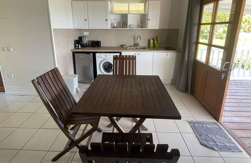 Teahupoo House | Air-conditioned bungalow with breathtaking view and swimming pool