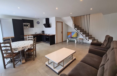 Othis Apartment | Air-conditioned cottage 4 people / 3 bedrooms: Asterix / MerdeSable / A1 / Paris / RoissyCDG NEUF