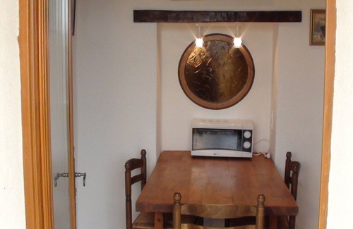 Roussillon Apartment | Air-conditioned country cottage with wifi and shaded terrace facing the Luberon