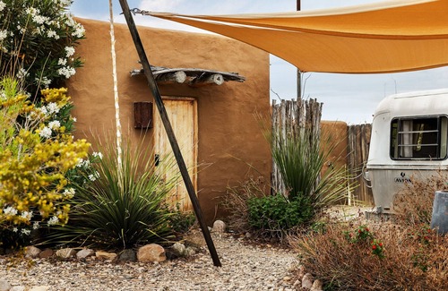 Study Butte-Terlingua House | Air Conditioned Escape ⁠— Quick Drive from Big Ben
