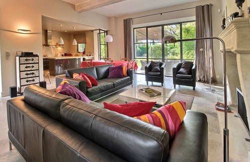 Paradou House | Air-conditioned house with heated pool