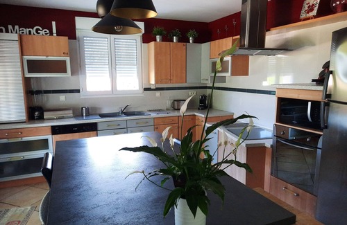 Bollene House | Air-conditioned Provencal country house with private pool