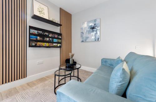Southgate Green Apartment | Air-Conditioned Retreat, 20min to Central