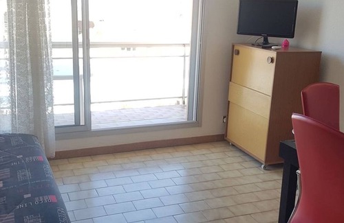 Valras-Plage Apartment | Air-conditioned studio, balcony, near beach and shops