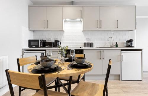 Southgate Green Apartment | Air-Conditioned Studio, 20min to City Centre