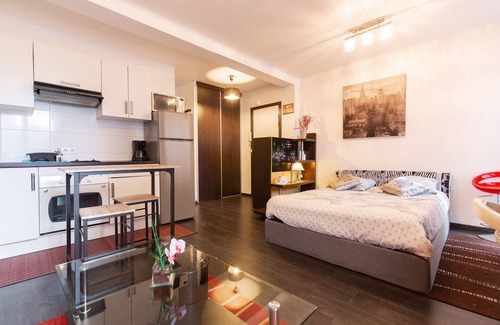 Golfe Juan Apartment | Air-conditioned studio in the heart of the Gulf of Juan 5 minutes walk from the beaches