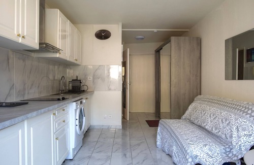 La Madeleine Apartment | Air-conditioned studio district Bornala