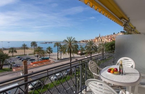Menton Apartment | Air-conditioned studio with sea-facing terrace in Menton