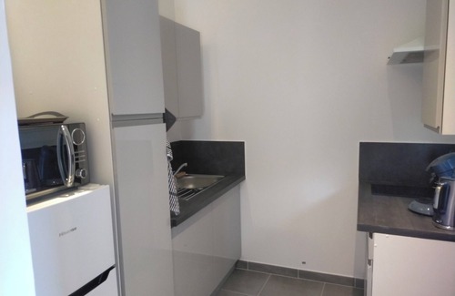 Ruoms Apartment | Air-conditioned T1 bis with terrace, swimming pool and secure parking.