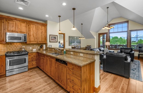 Avon Condo | Air-conditioned, outdoor pool and hot tubs! Ski-in/out luxury condo.