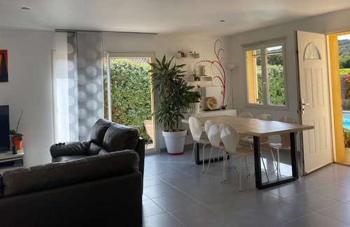 Valliguieres House | Air-conditioned villa overlooking vineyards in Valliguières, near Uzès