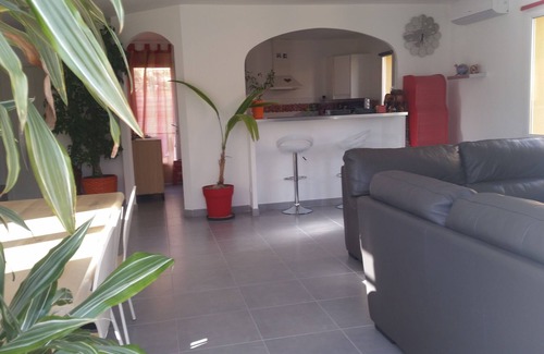 Valliguieres House | Air-conditioned villa overlooking vineyards in Valliguières, near Uzès