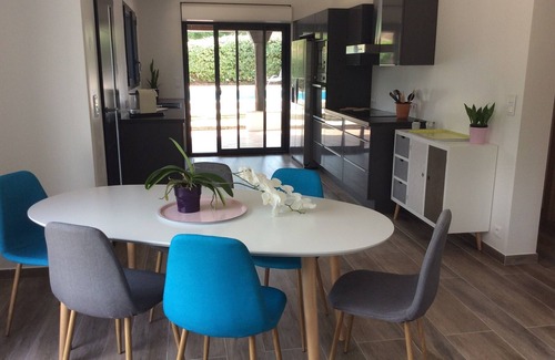 Peymeinade House | Air-conditioned villa with swimming pool in quiet residential area. Garden with trees.