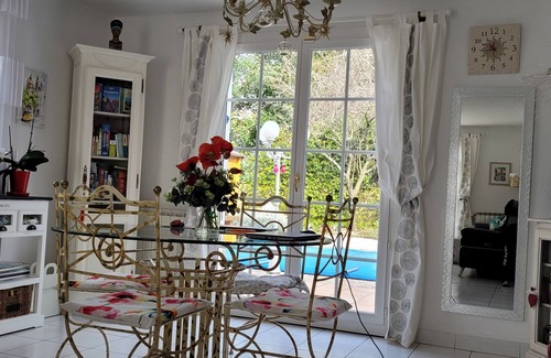 Les Caillols Villa | Air-conditioned villa with private pool 8mx4m quiet, leafy neighborhood