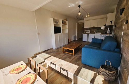Les Sablettes Apartment | Air conditioning, fibre connection, in the heart of Les Sablettes, all on foot.