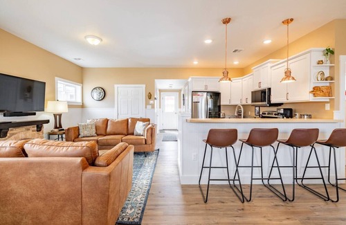 Anaconda Cottage | Air Conditioning, Sauna, Fire Pit, Dog Friendly
