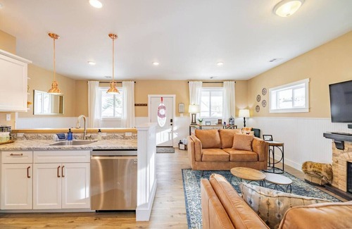 Anaconda Cottage | Air Conditioning, Sauna, Fire Pit, Dog Friendly