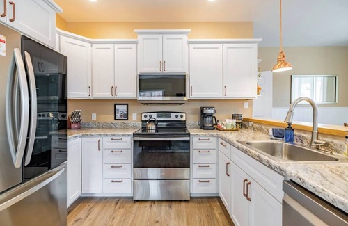 Anaconda Cottage | Air Conditioning, Sauna, Fire Pit, Dog Friendly