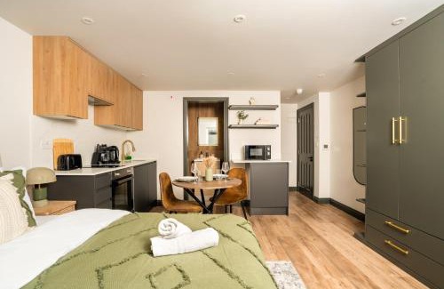 Friern Barnet Apartment | Air Conditioning, Studio in North London, Easy Transport