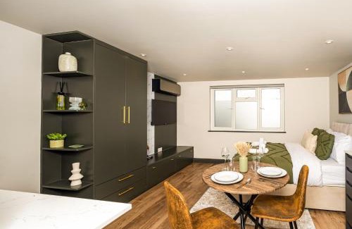 Friern Barnet Apartment | Air Conditioning, Studio in North London, Easy Transport