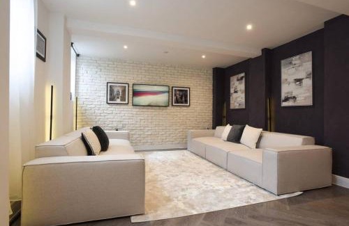 Portsmouth Apartment | Air Maison - Converted Prison Flat with Parking