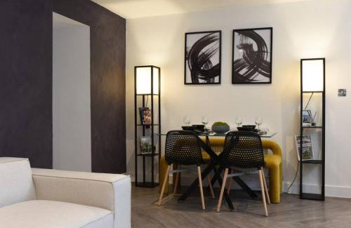 Portsmouth Apartment | Air Maison - Converted Prison Flat with Parking