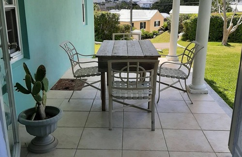Paget Apartment | AIRBAB MOONGATE WEST TOURIST AND REMOTELY WORKERS ACCOMODATIONS .
