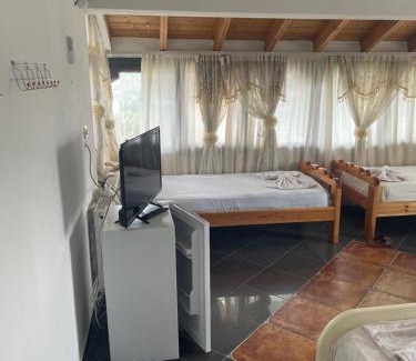 Ardenice Villa | Airbase Guesthouse